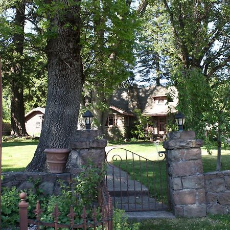 Strawberry Valley Inn Маунт Шаста Екстериор снимка